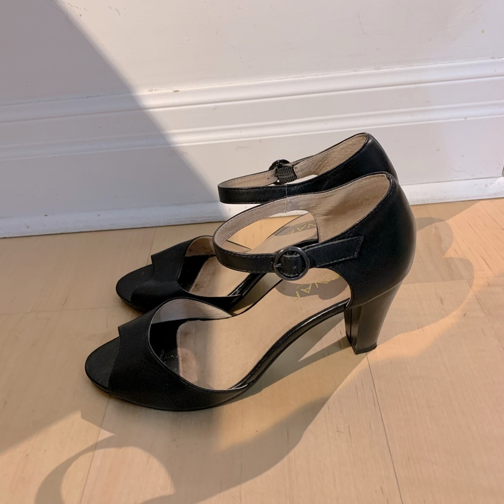 Black leather heels NAF NAF